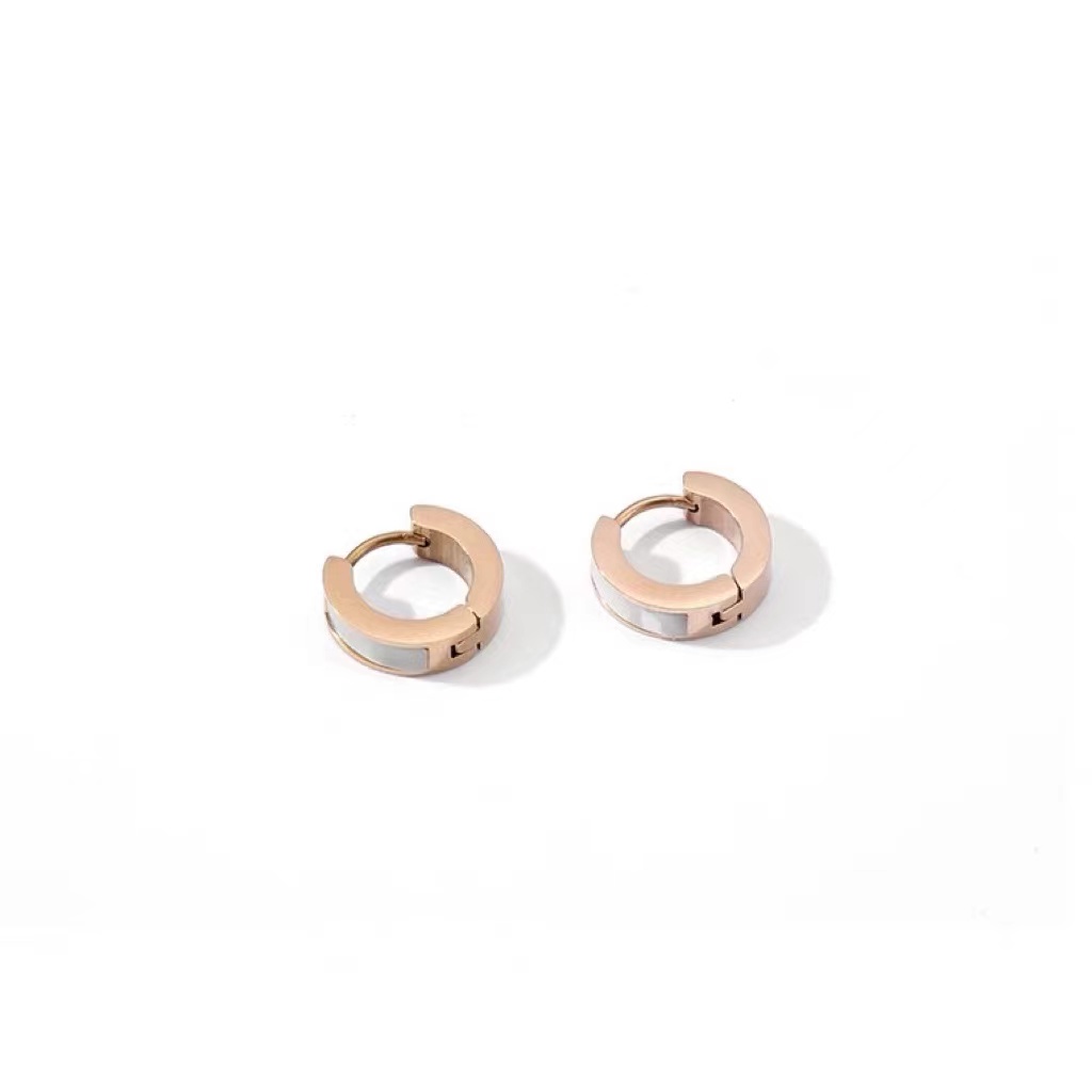 Anting Bentuk Lingkaran Bahan Titanium Steel 18K Warna Rose Gold Anti Alergi