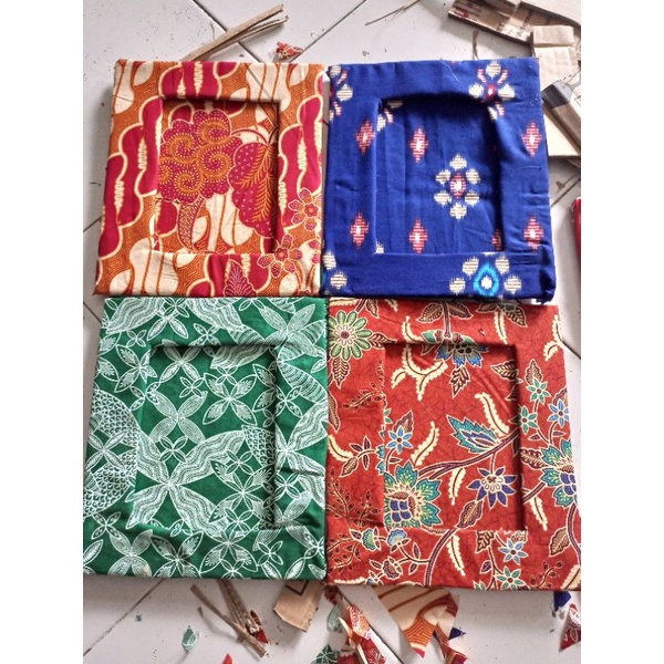 Pigura Dari Kain batik dan Kardus bekas