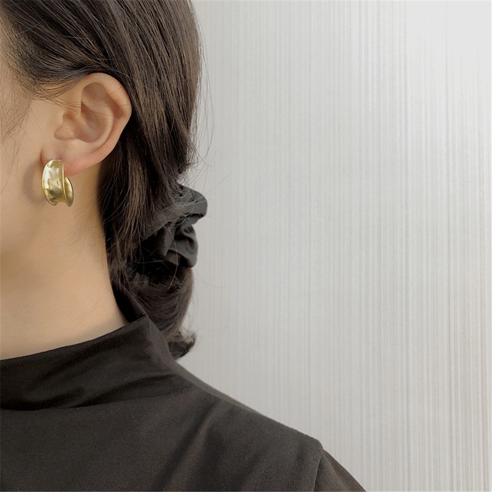 1pasang fashion retro Elegan Perhiasan Anting Tusuk Telinga Bentuk C Bahan metal Untuk Wanita