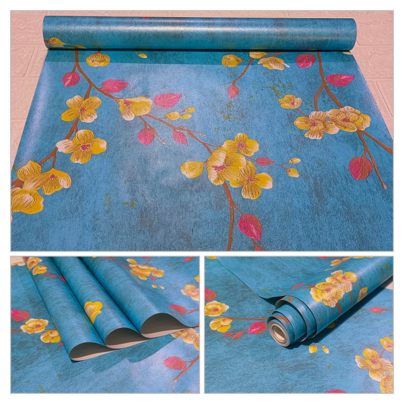 Wallpaper Dinding Kamar Tidur Motif Bunga Sakura Kuning Dasar Biru Mewah Aesthetik elegan wallpaper 