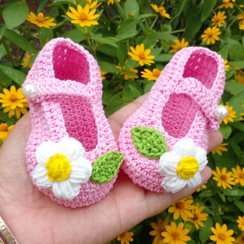 sepatu bayi perempuan rajut lucu murah hias bunga daisi