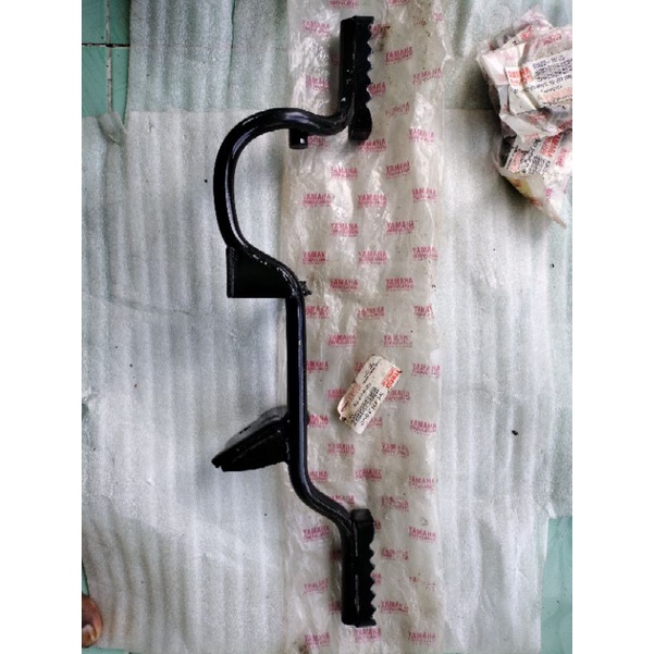 besi footstep foot step barstep depan yamaha yt115 yt 115 original nos