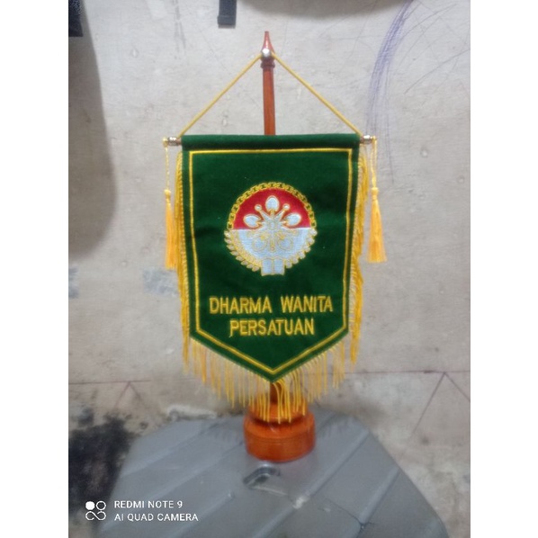 bendera meja vandel dharma wanita persatuan +tiangkayu 1set