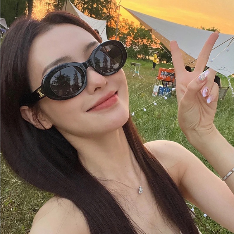 We Flower Fancy Triumphal Arch Black Oval Kacamata Hitam Wanita Cewek Keren Fashion Eyeglasses Chic Shades Trendy Sunnies Glasses Eyewear