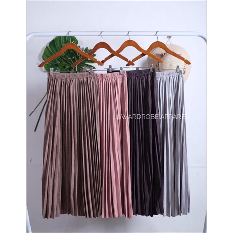 Rok plisket bahan suede merk london girl import bangkok bkk china hk / rok plisket import premium P