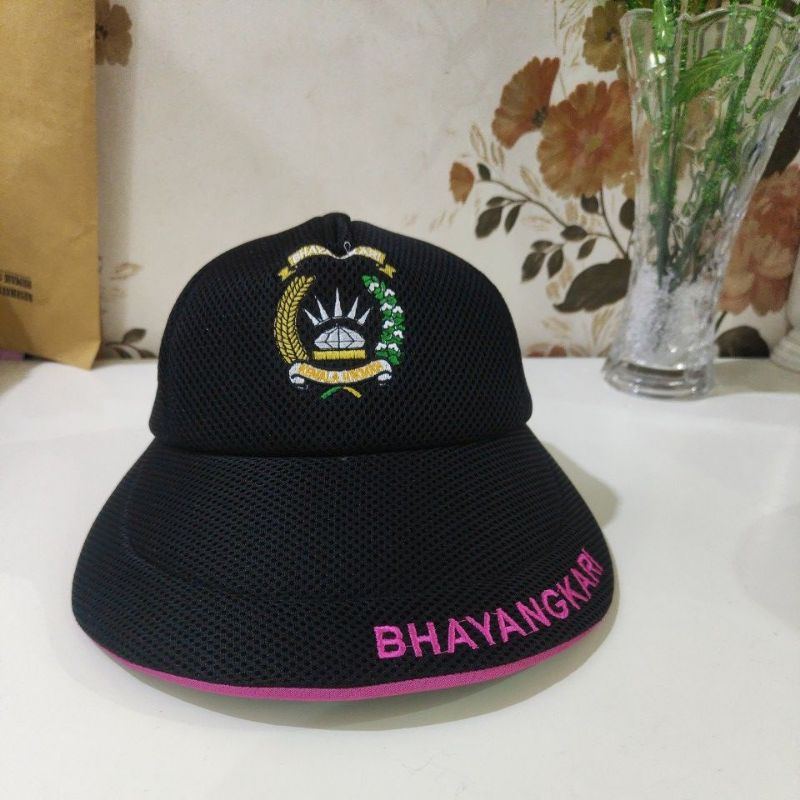 topi olahraga bhayangkari