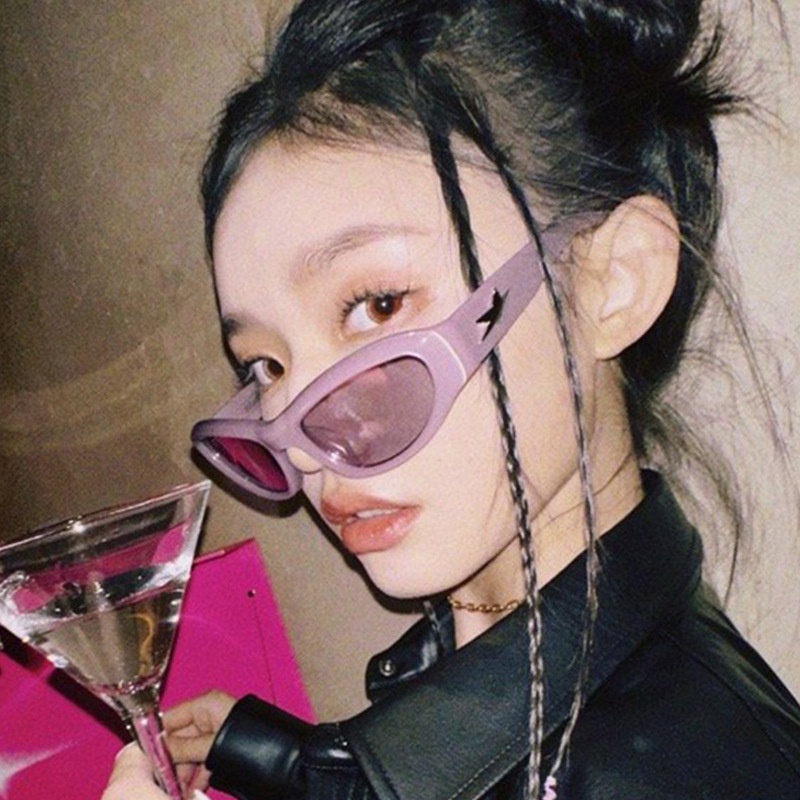 (YUZHU) Mata Kucing Y2K Berujung Lima Langit Berbintang Kacamata Hitam Perempuan Korea Fashion Cyberpunk Milenium Rempah Gadis Tech Sense Kacamata Hitam Pria