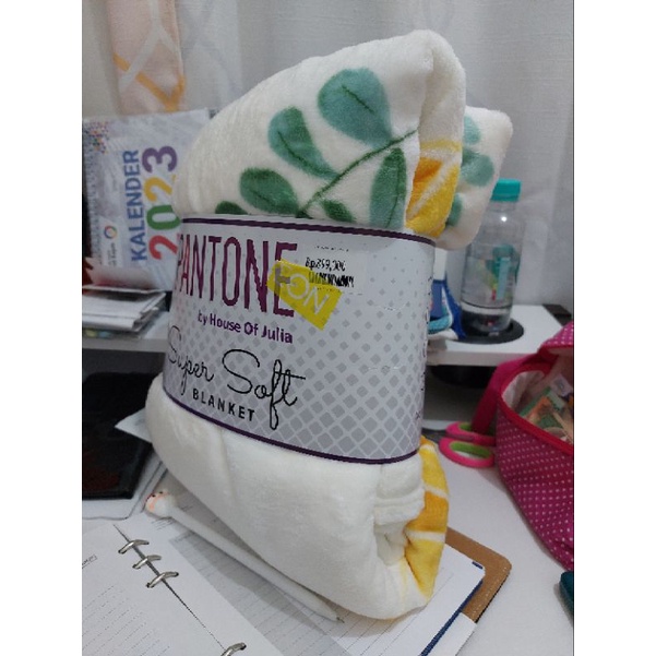selimut pantone akrilic sale aeon