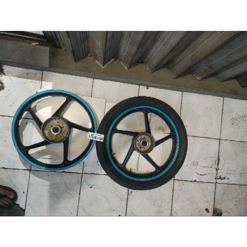velg pelg pelk roda set depan belakang original bajaj pulsar xcd 125 135 copotan bekas