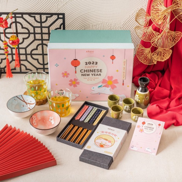 

Dijual ARAMI CHO Exclusive Parcel CNY Ceramic Set Tableware Imlek Spesial Limited