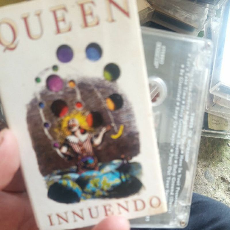 kaset queen innuendo