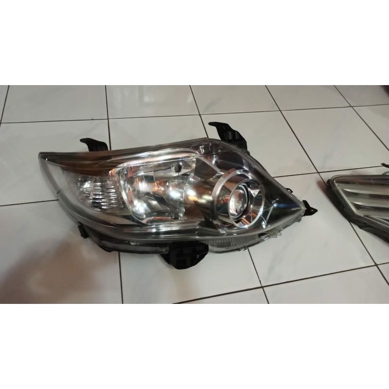 lampu depan Fortuner trd 2012-2015