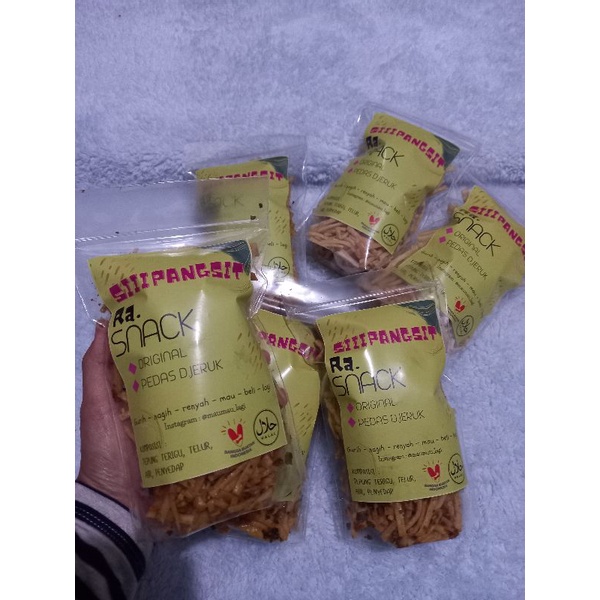 

Keripik pangsit goreng /gurih/enak/renyah/daunjeruk