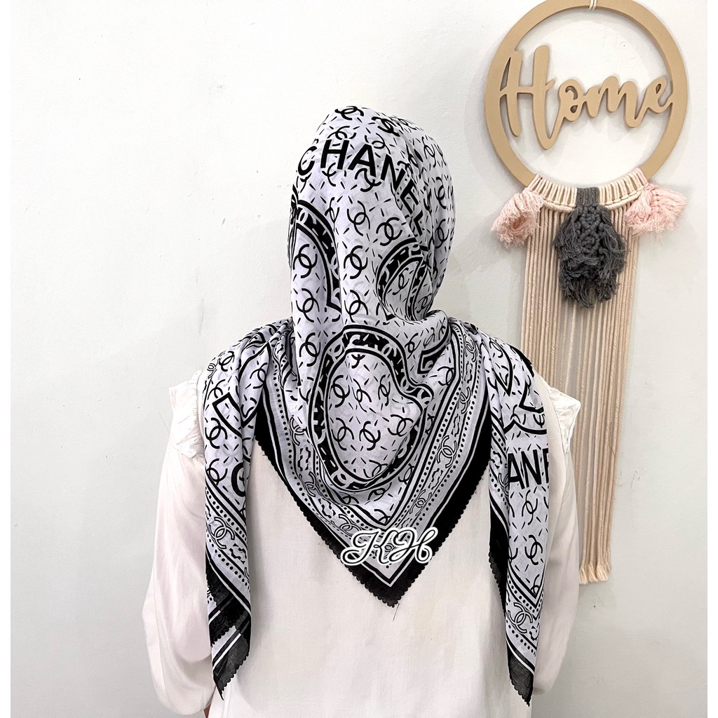 HIJAB SEGIEMPAT VOAL LASER CUT MOTIF CH