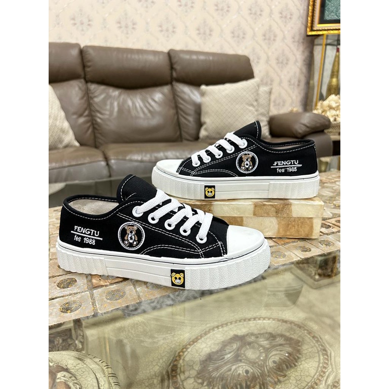 SEPATU SNEAKERS WANITA