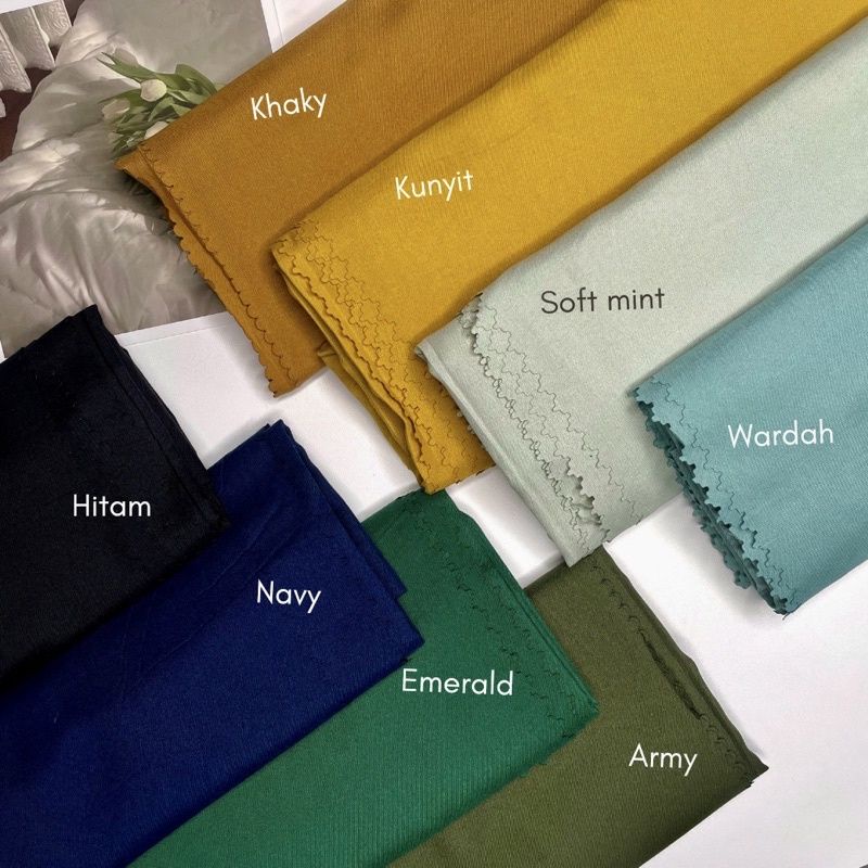 Hijab Segiempat Syari Oskara (130 x 130 cm) By Azara Hijab Voal Laser cut Miracle Azara