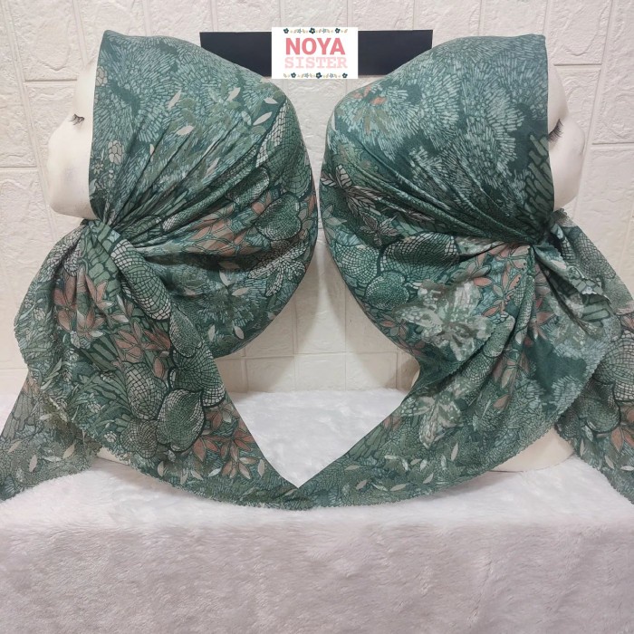 Hijab segiempat motif hijau tua botol voal premium kerudung Lacercut