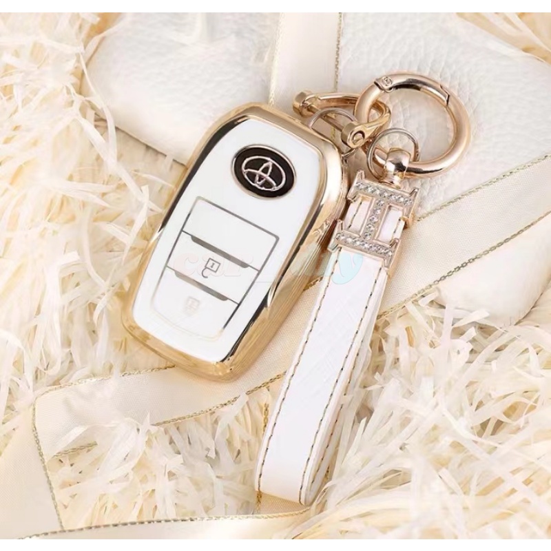 Totoyota Terlaku key cover Remote key case Dengan Rantai Fashion Kreatif Keyring Gift Vios Fortuner Innova CorollaYaris Altis Hiace Avanza Land Cruiser Hilux Camry Wigo RAV4 Revo