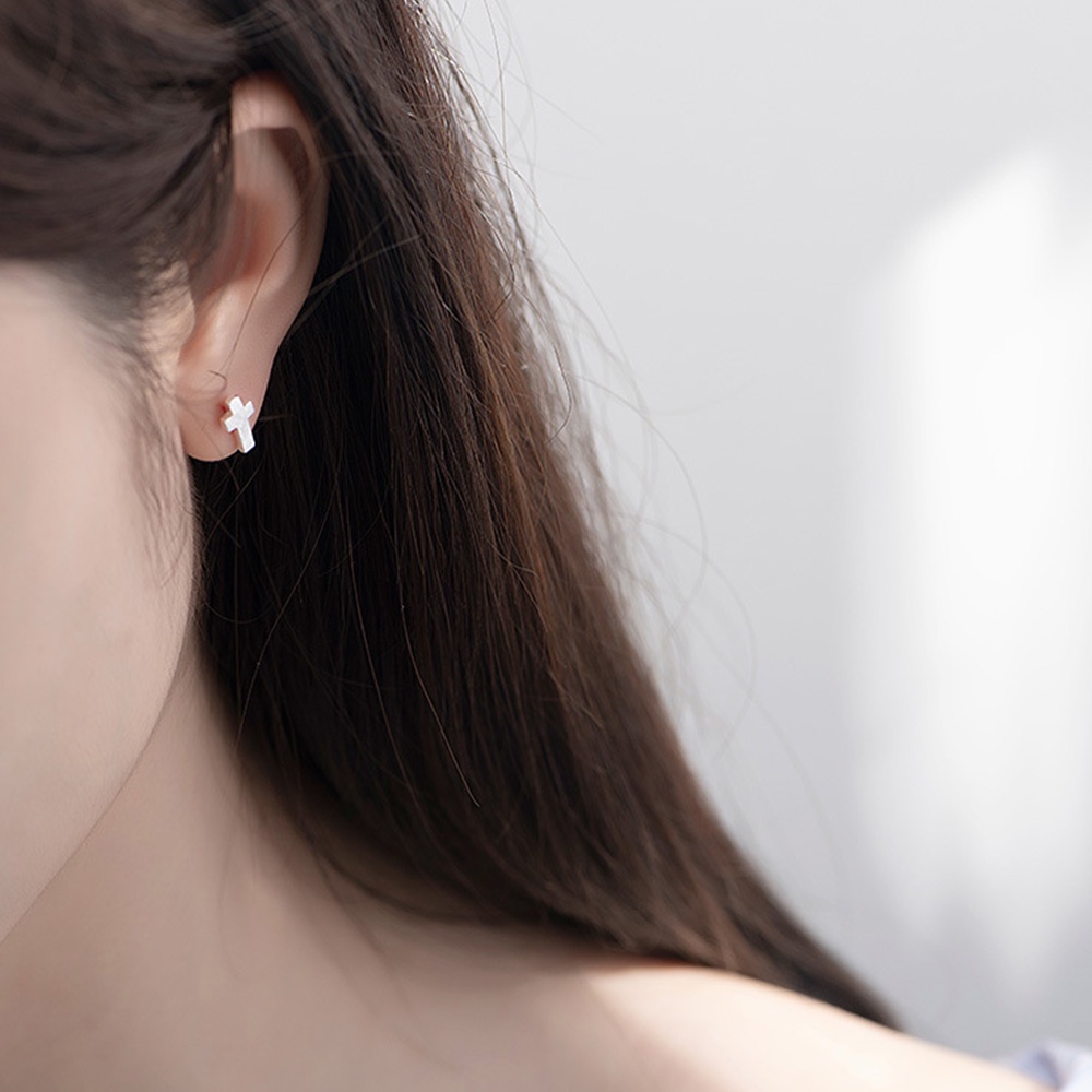 Anting Tusuk Salib Geometris Kecil Simple Lucu Warna Silver Perhiasan Logam Untuk Wanita