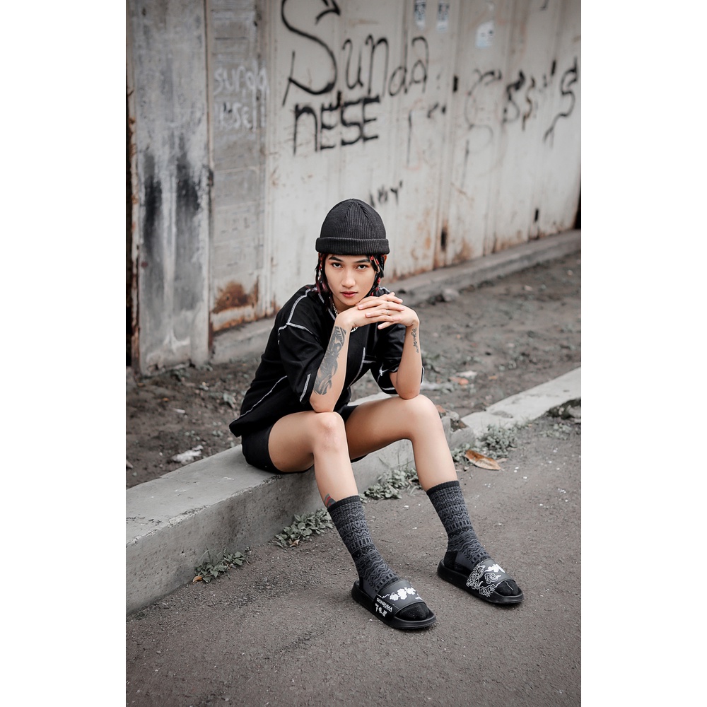 Sendal Slop Pria Wanita BOYSCODE X SKINRUMA Japan Clouds Hitam / Slide Pria / Slip On Pria / Sendal Cowok / Sendal Cewek