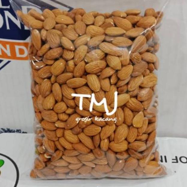 

✔FREE ONGKIR✅ KACANG ALMOND MENTAH KUPAS PREMIUM 1KG (uk 27/30) Buat Kalian