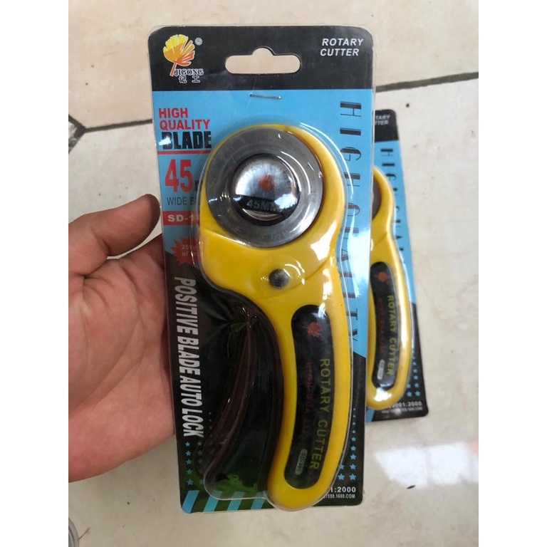 

Rotary Cutter 45 mm Roller Blade / Gunting Potong Bahan / alat potong Carbon TANSOME