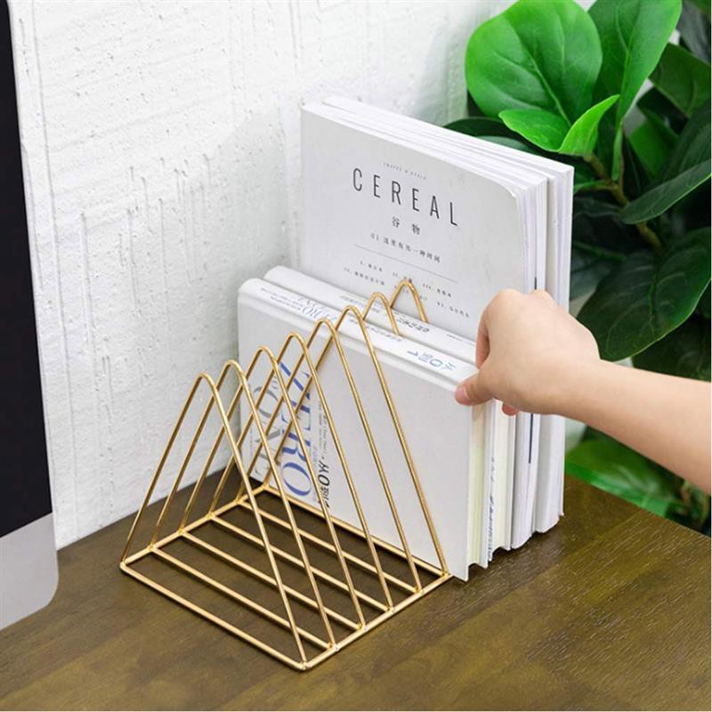 

Terlaris ✨ -Verturewire Pembatas Buku Minimalis Warna Gold / Triangle Bookshelf- 2.2.23