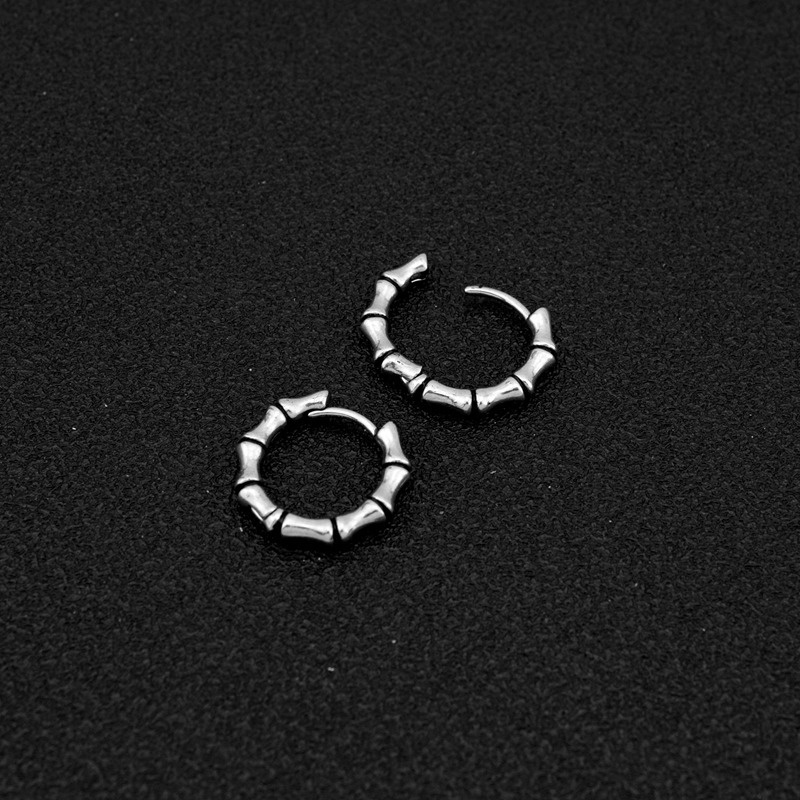 Anting Baja Titanium Retro Anting Tulang Unik Pria Wanita Unisex Gaya Anting Bambu Anting Punk Gelap