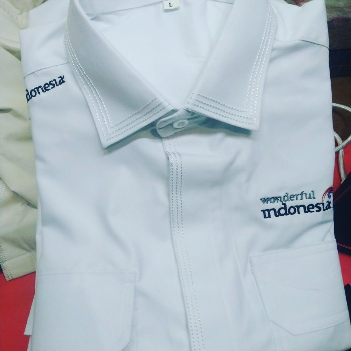 kemeja wonderful Indonesia. lengan panjang pria wanita