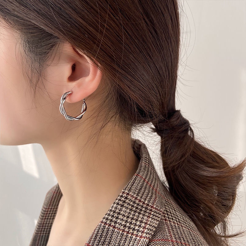 Korea Baru Goreng Adonan Memutar Anting Wanita Sederhana Logam Geometri Anting Kepribadian Fashion Premium Anting Hadiah