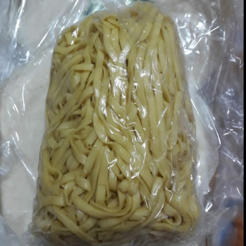 

Mie kuning basah 1 bungkus +- 450 gr