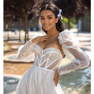 GAUN PENGANTIN RENDA PUTIH  MODERN DENGAN  KORSET DAN ROK TIGA LAPIS A-LINE