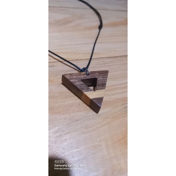 kalung bandul kayu handmade