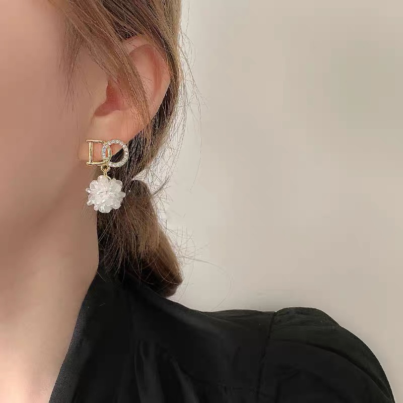 Anting Mutiara Retro Mewah Anting Bunga Indah Elegan2023Aksesoris Fashion Wanita Baru