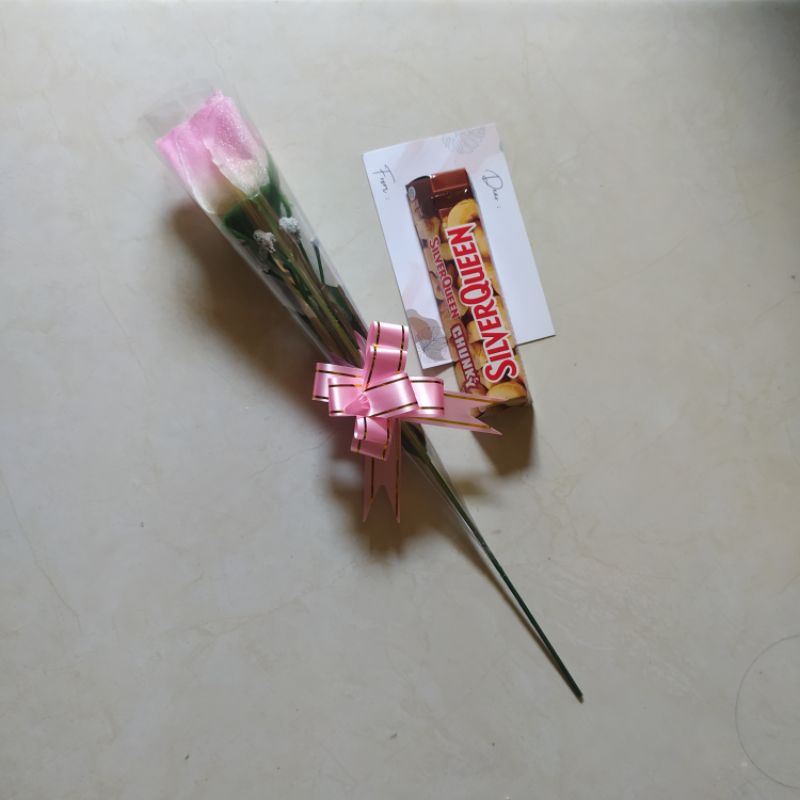 [Paket bunga + silverqueen ]Buket coklat mawar | buket silverqueen | buket bunga flanel satuan | Bun