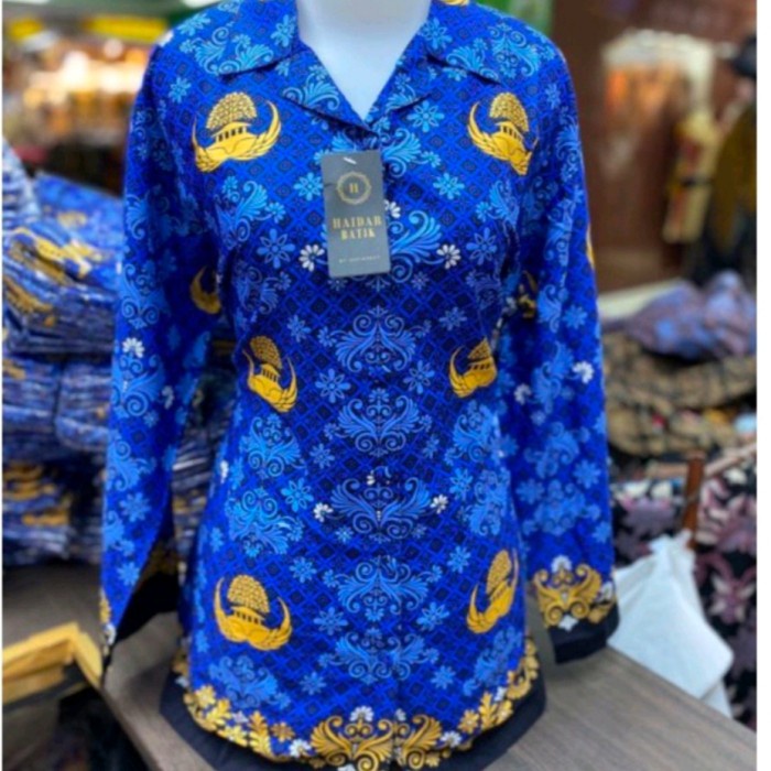 KORPRI wanita pakai puring