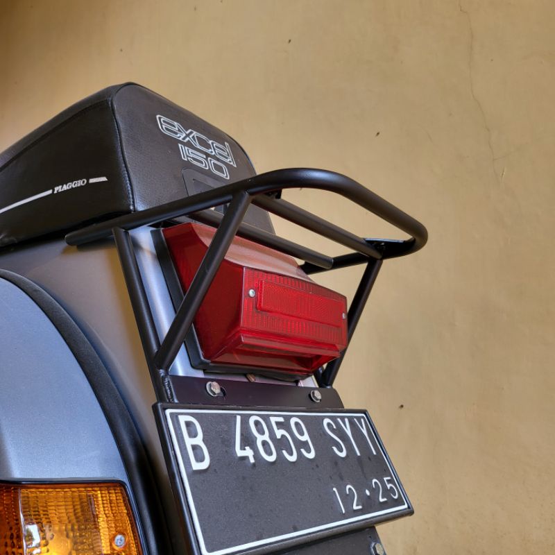 Jual Backrack Vespa Excel PXE Model Halycon Minimalis Black Shopee