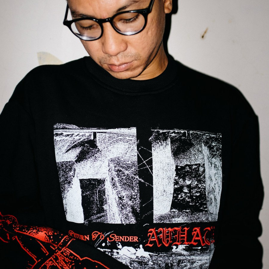 AVHATH - Specks Of Contentment Black Crewneck