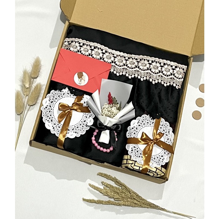 

Set Hampers Exclusive Kado Lebaran Hari Raya Mukena Sutra Silk - Hitam, Ekonomis