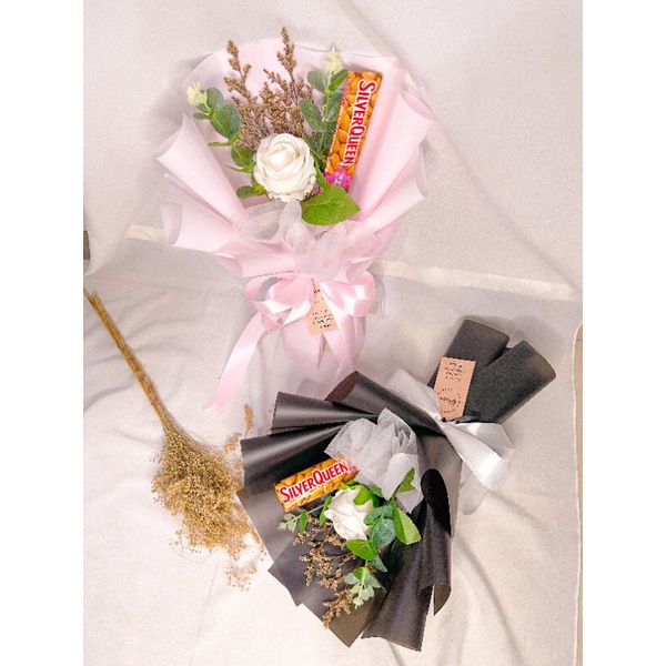 BUKET COKLAT SILVERQUEN DAN BUNGA | BUKET WISUDA MEDAN  | BUKET GRADUATION MEDAN