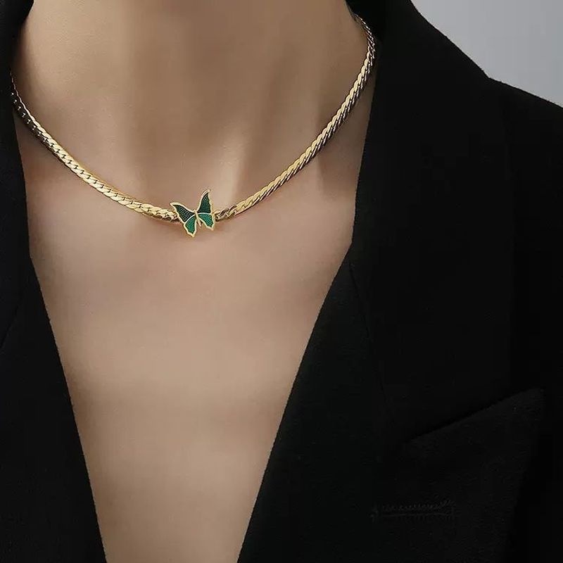 Kalung Rantai Klavikula Desain Kupu-Kupu Hijau Gaya Retro Untuk Wanita