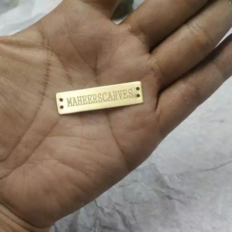 

label hijab plat kuningan atau stanlis