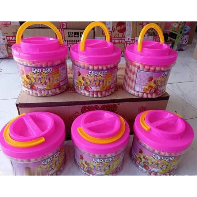 

Cho Cho Ratu Wafer Stick Strawberry 1 DUS isi 320 GR x 6 JAR