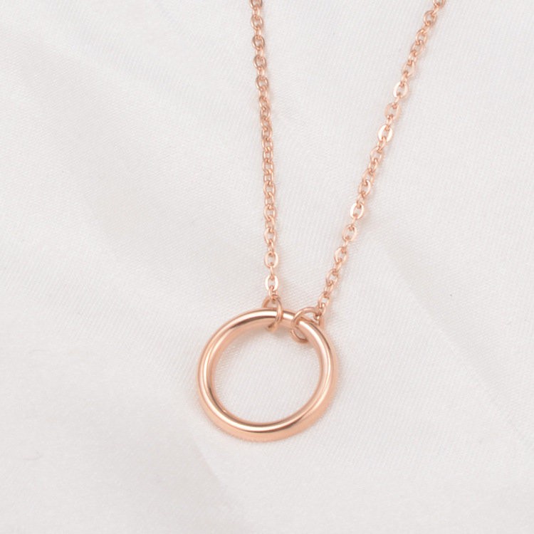 Kalung Rantai Klavikula Pendek Liontin Lingkaran Ganda Bahan Titanium Steel 316L 18K Rose Gold Anti Pudar