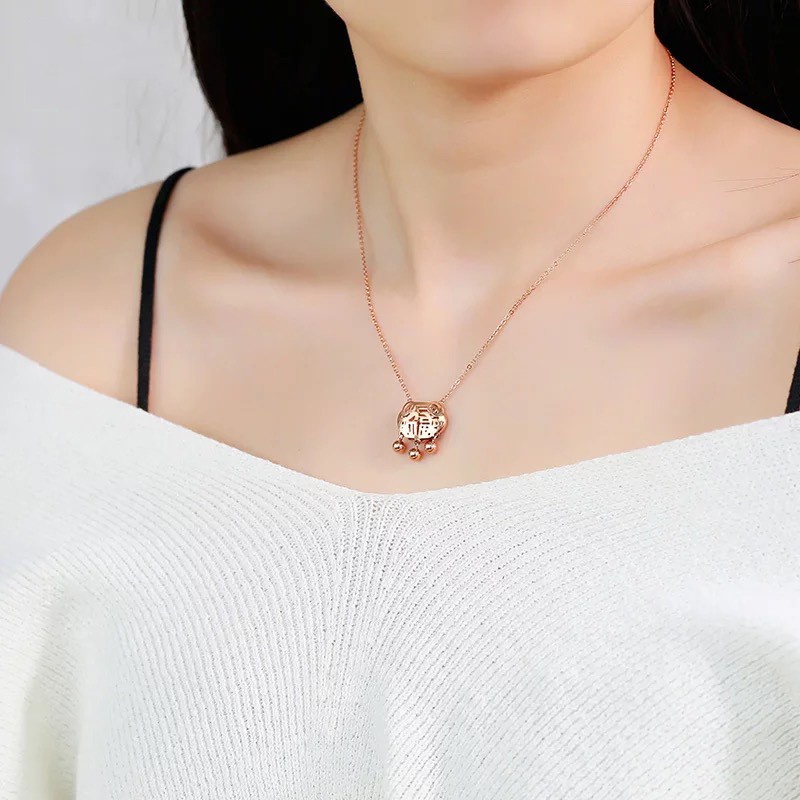 Kalung Rantai Pendek Dengan Liontin Gembok Fortune Untuk Wanita | Kalung Rantai Klavikula Bahan Titanium Steel 18k Warna Rose Gold | Kalung Bahan Stainless Steel