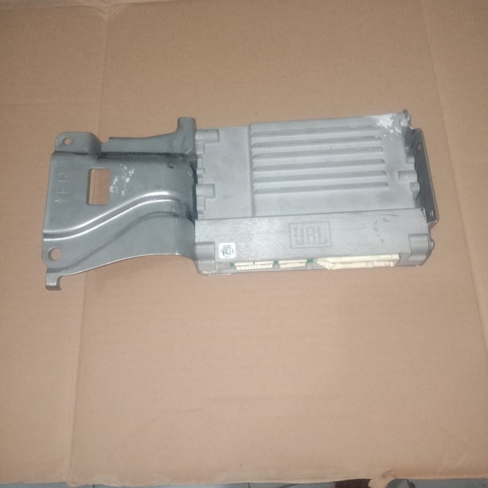 amplificador sonido toyota hilux Srx 2020 original JBL en venta