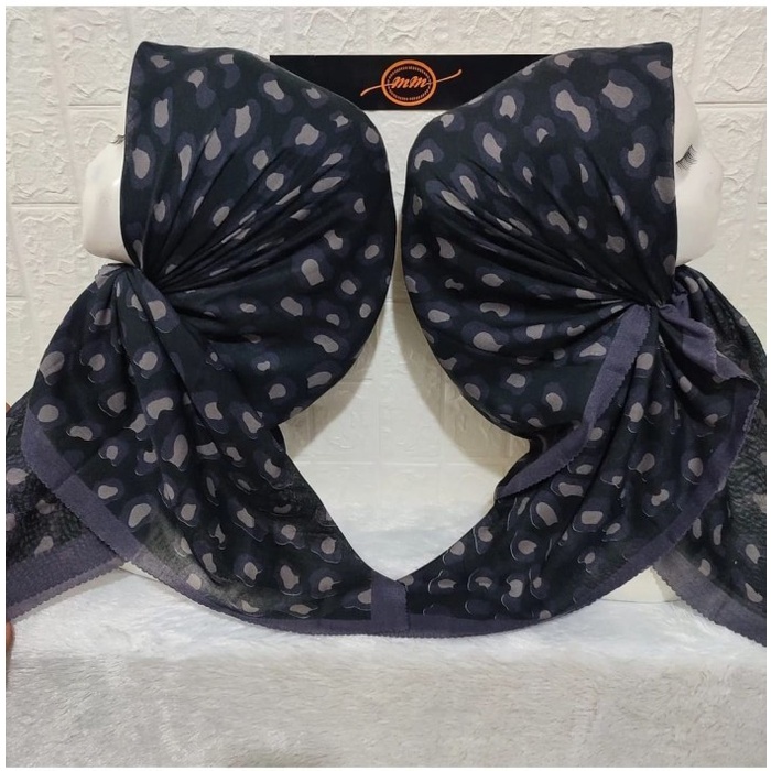 HIJAB SEGI EMPAT MOTIF VOAL LEOPARD JILBAB LEOPARD ADEM