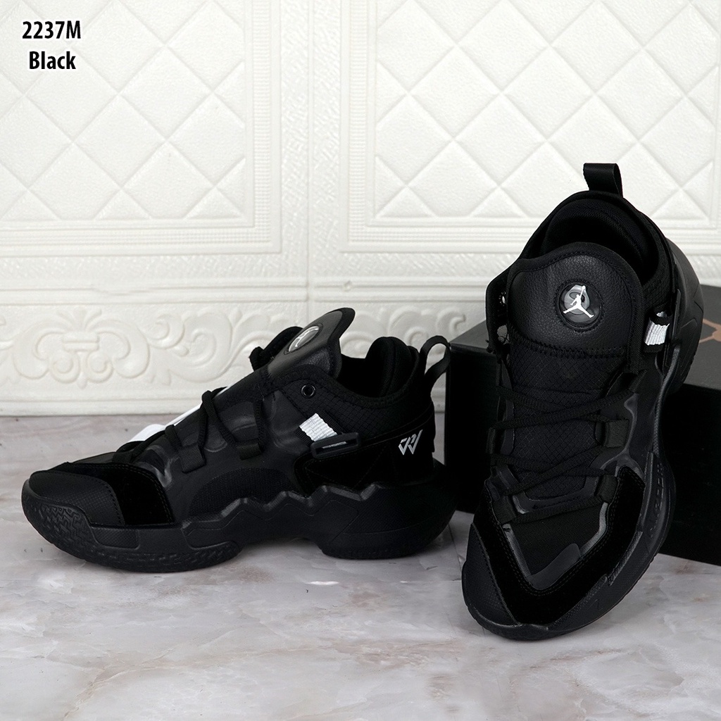 SEPATU BASKET COWOK AJ WHY NOT ZERO.5 2237M