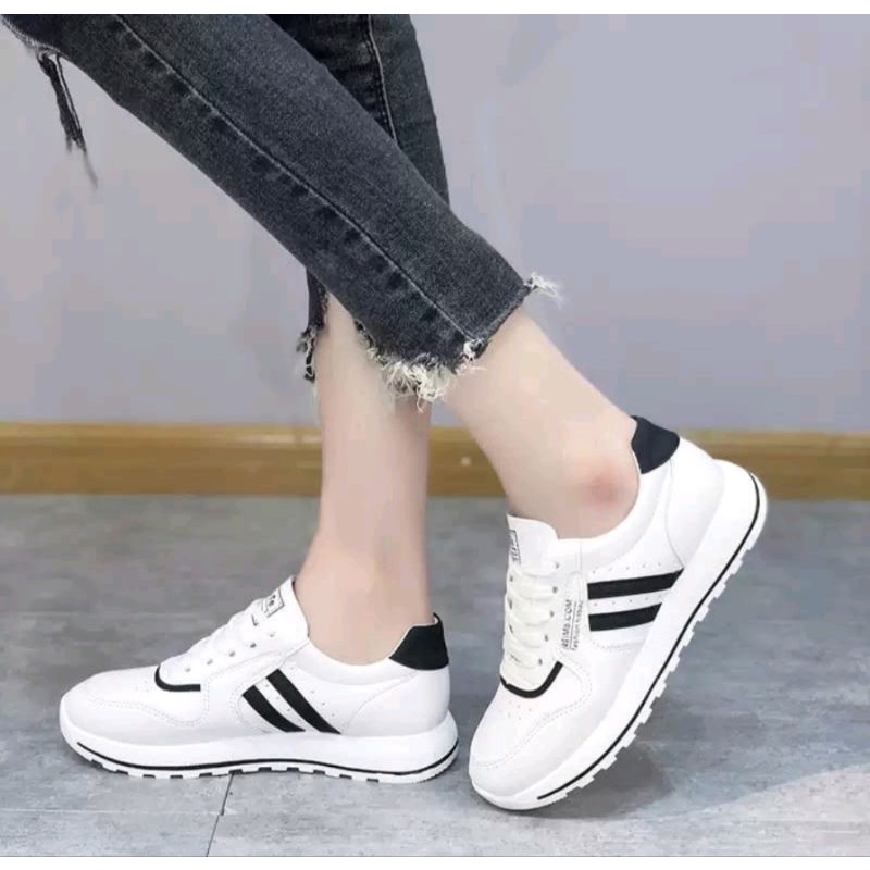 Sepatu Sneakers Wanita Korea Kasual Trandy/Sepatu Fashion Wanita/Sepatu Modis Wanita Kekinian