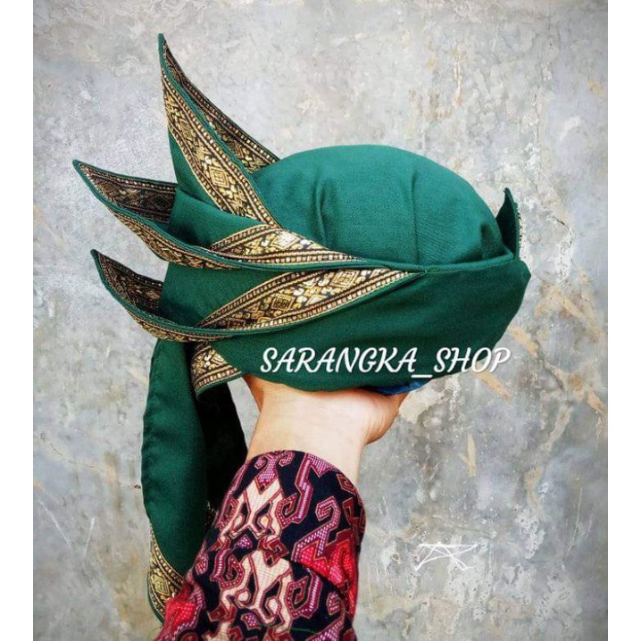 totopong merak ngibing